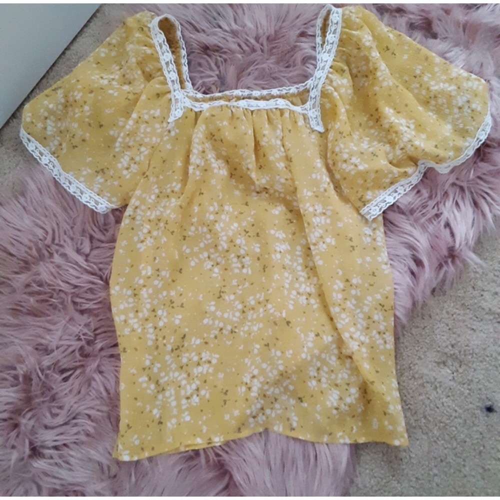 Yellow Floral Square neckline Blouse 🌻